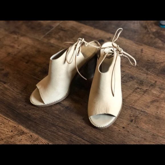 9 west open toe shoes - Picture 4 of 5